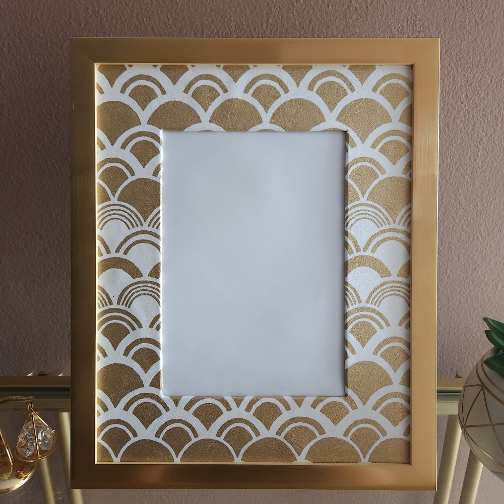 8x10 Gold & White Wave Pattern Frame – Timeless Japanese-Inspired Design
